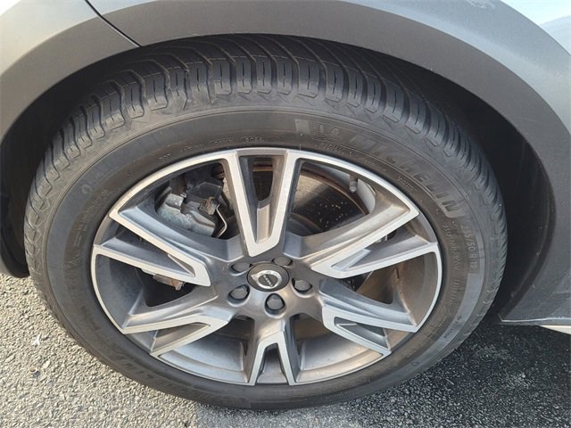 Used 2017 Volvo V90 T6 Cross Country image 7