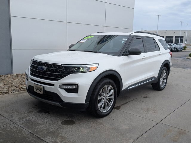 Certified 2023 Ford Explorer XLT w/ Equipment Group 202A AWD/4WD image 8
