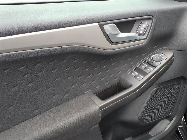 Certified 2020 Ford Escape SE image 9