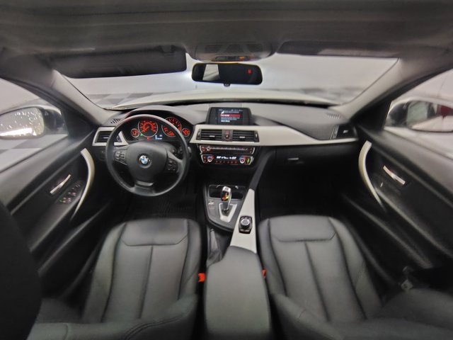 Used 2018 BMW 320i xDrive Sedan w/ Convenience Package AWD/4WD image 2