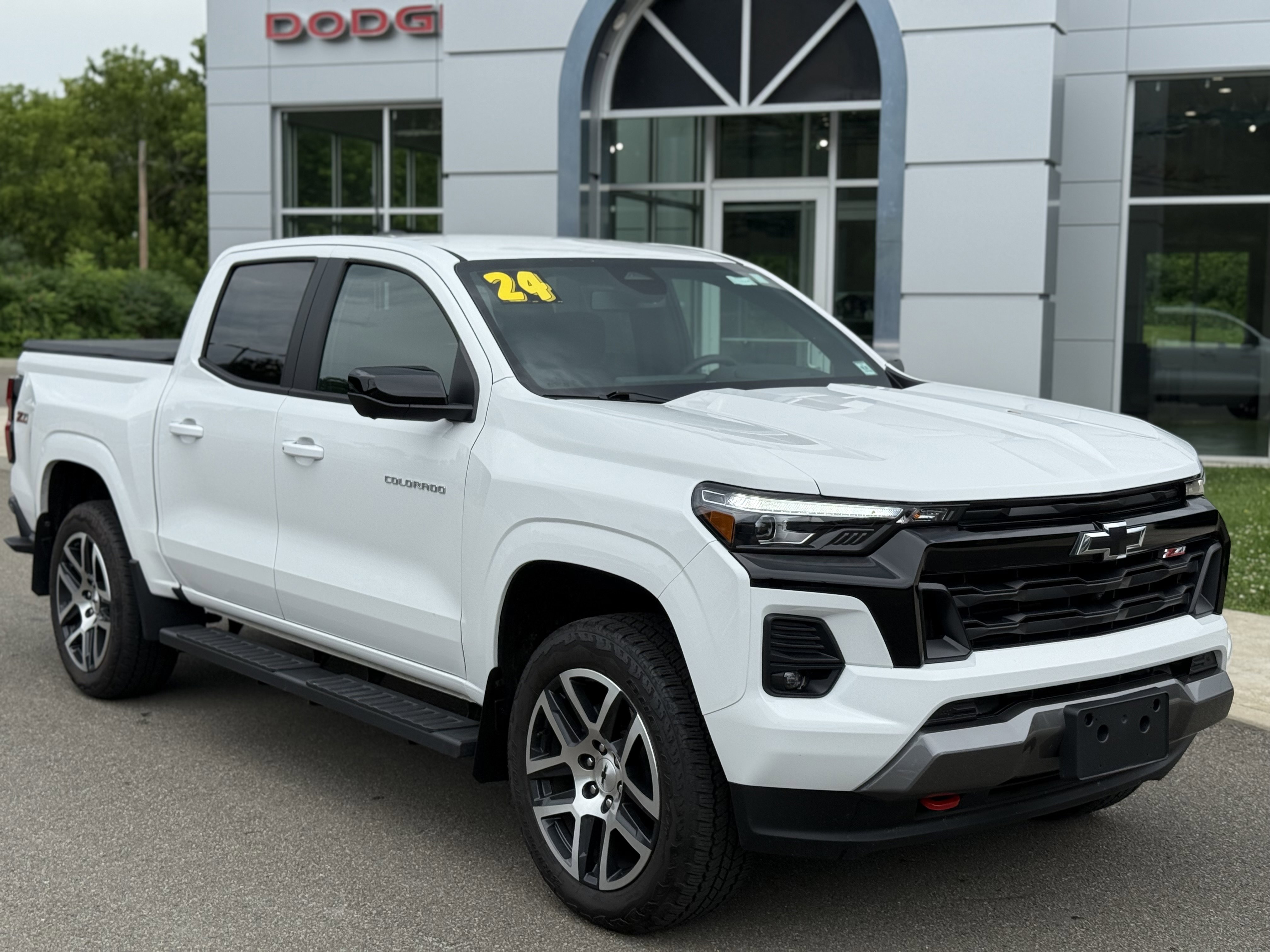 Used 2024 Chevrolet Colorado Z71 w/ Z71 Convenience Package 2 image 1