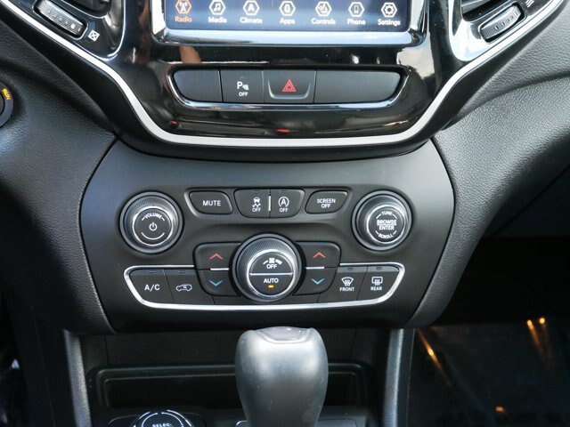 Used 2019 Jeep Cherokee Limited w/ Luxury Group AWD/4WD image 15