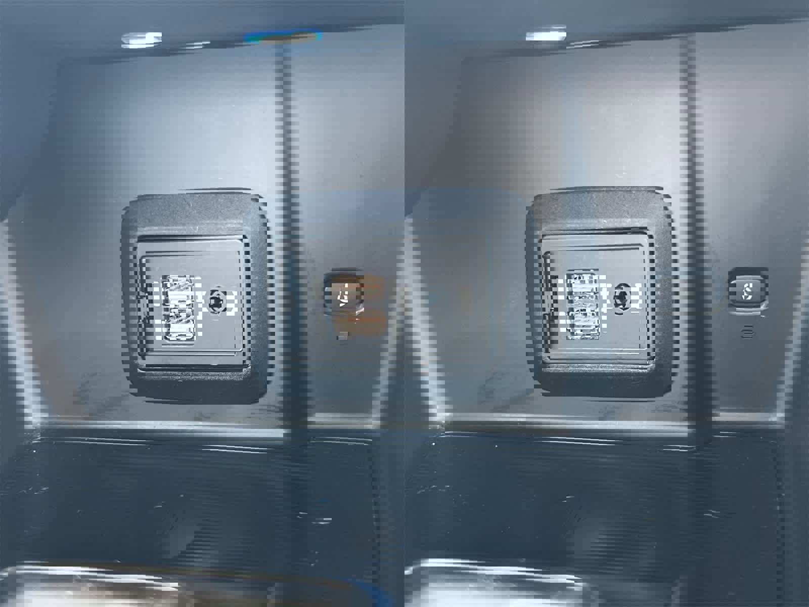 Used 2021 Toyota Venza LE image 31