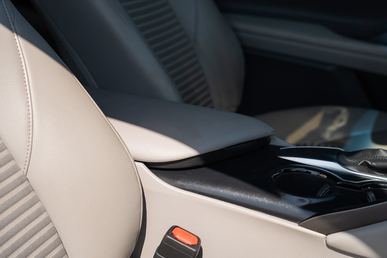 Used 2018 Toyota Camry SE FWD image 11