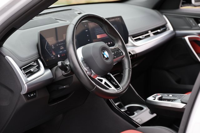 Used 2024 BMW X1 xDrive28i w/ Technology Package image 12