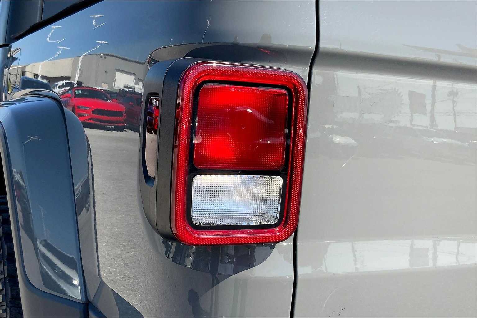 Used 2021 Jeep Gladiator Sport AWD/4WD image 29