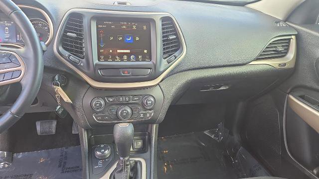 Used 2017 Jeep Cherokee Latitude image 18