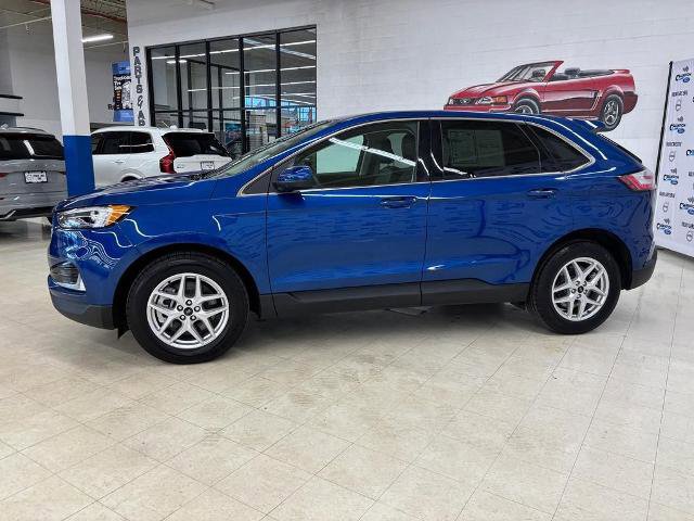Certified 2024 Ford Edge SEL w/ Convenience Package AWD/4WD image 2
