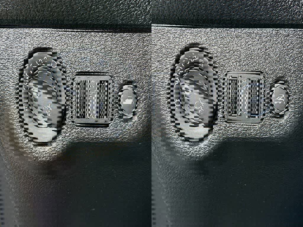 Used 2018 Dodge Challenger GT w/ Driver Convenience Group image 25