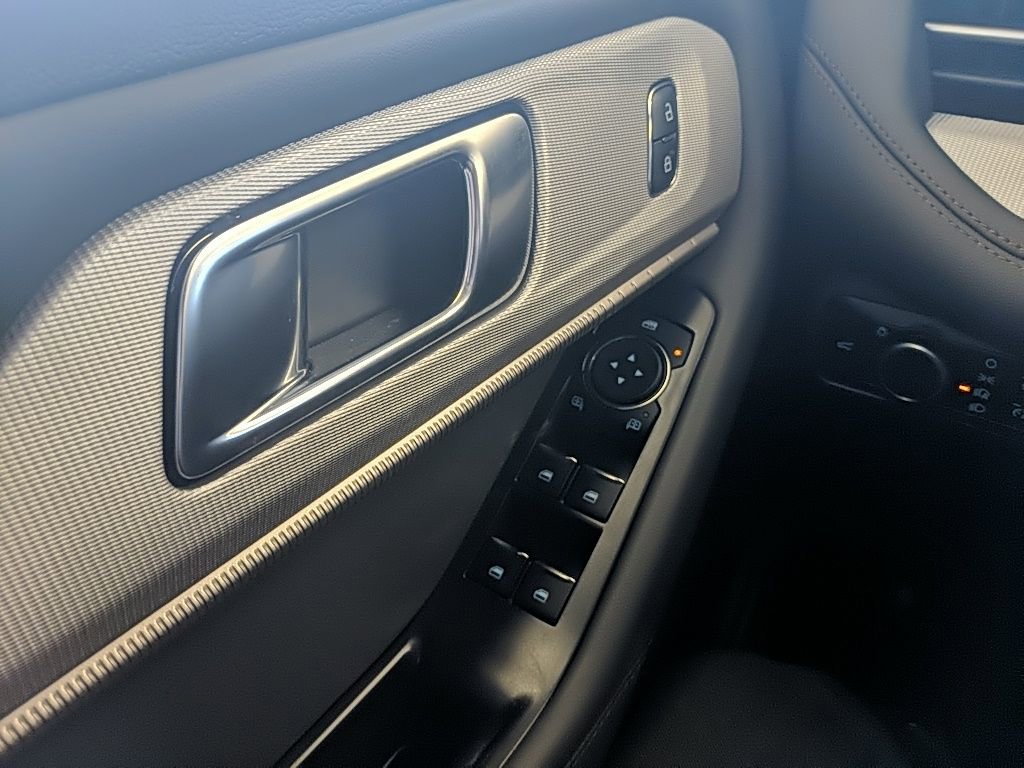 Certified 2025 Ford Explorer Active AWD/4WD image 28