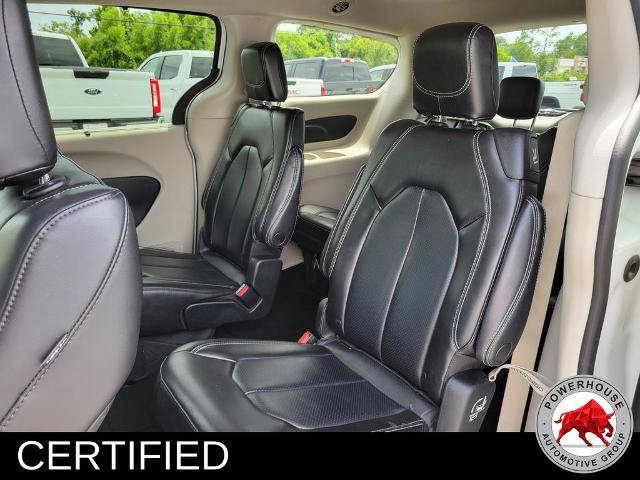 Used 2023 Chrysler Pacifica Touring-L FWD image 17