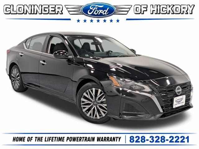 Used 2024 Nissan Altima 2.5 SV w/ SV Premium Package FWD image 1
