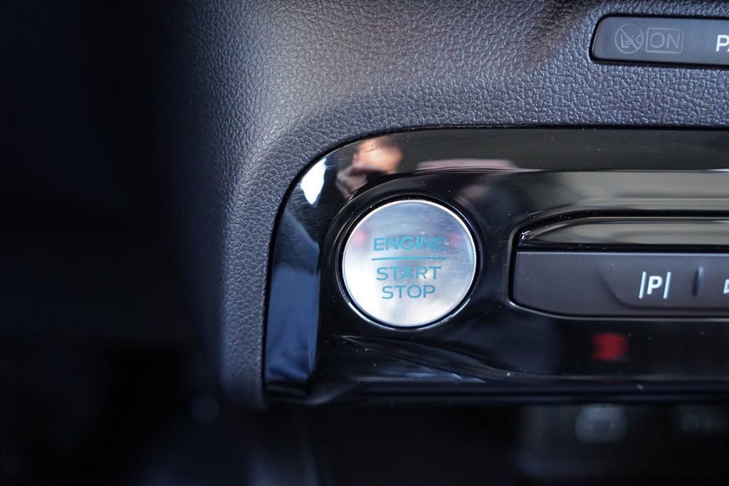 Certified 2025 Ford Escape Platinum w/ Premium Technology Package image 32