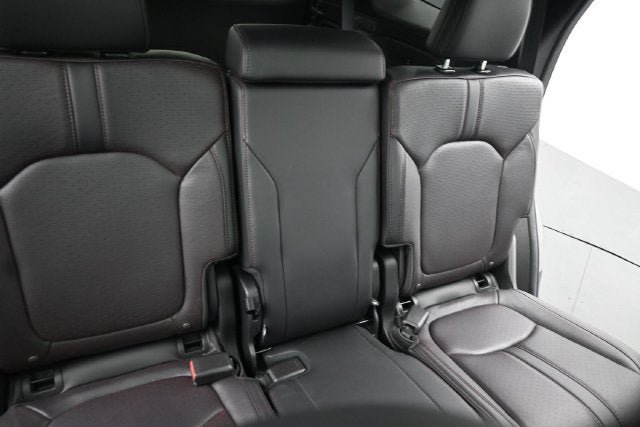 Used 2025 Honda Pilot Black Edition image 19