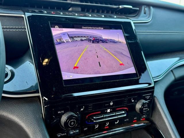 Used 2023 Jeep Grand Cherokee Altitude image 17