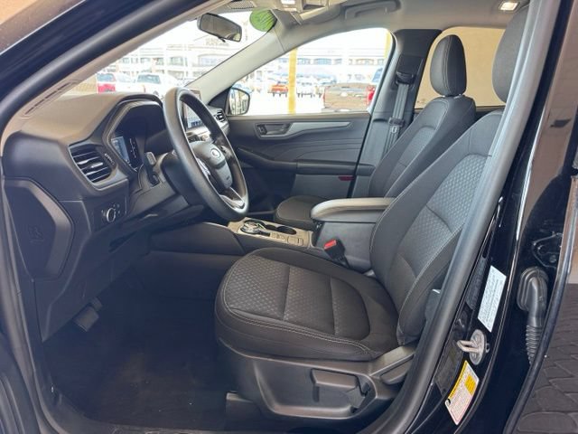 Certified 2025 Ford Escape Active AWD/4WD image 9