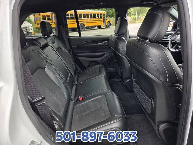 Used 2025 Jeep Grand Cherokee Altitude AWD/4WD image 14