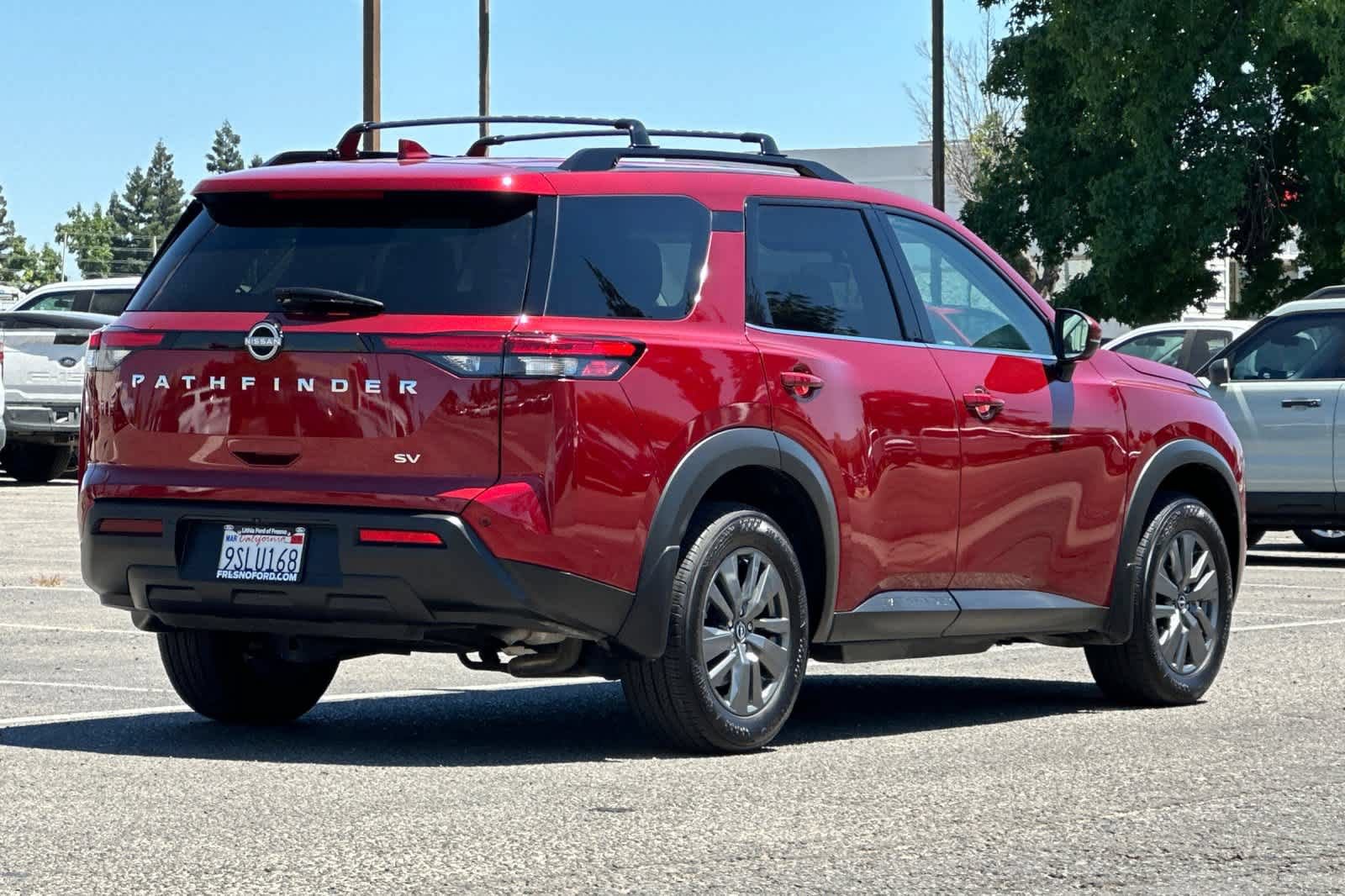 Used 2024 Nissan Pathfinder SV FWD video 2