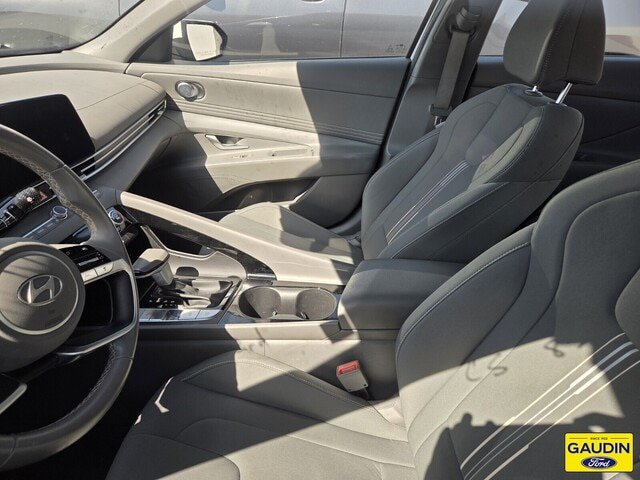 Used 2025 Hyundai Elantra SEL FWD image 5