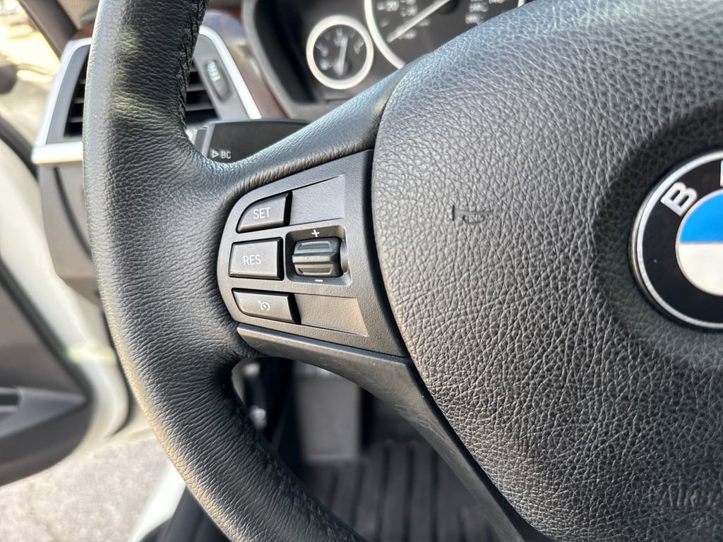 Used 2018 BMW 320i Sedan image 16