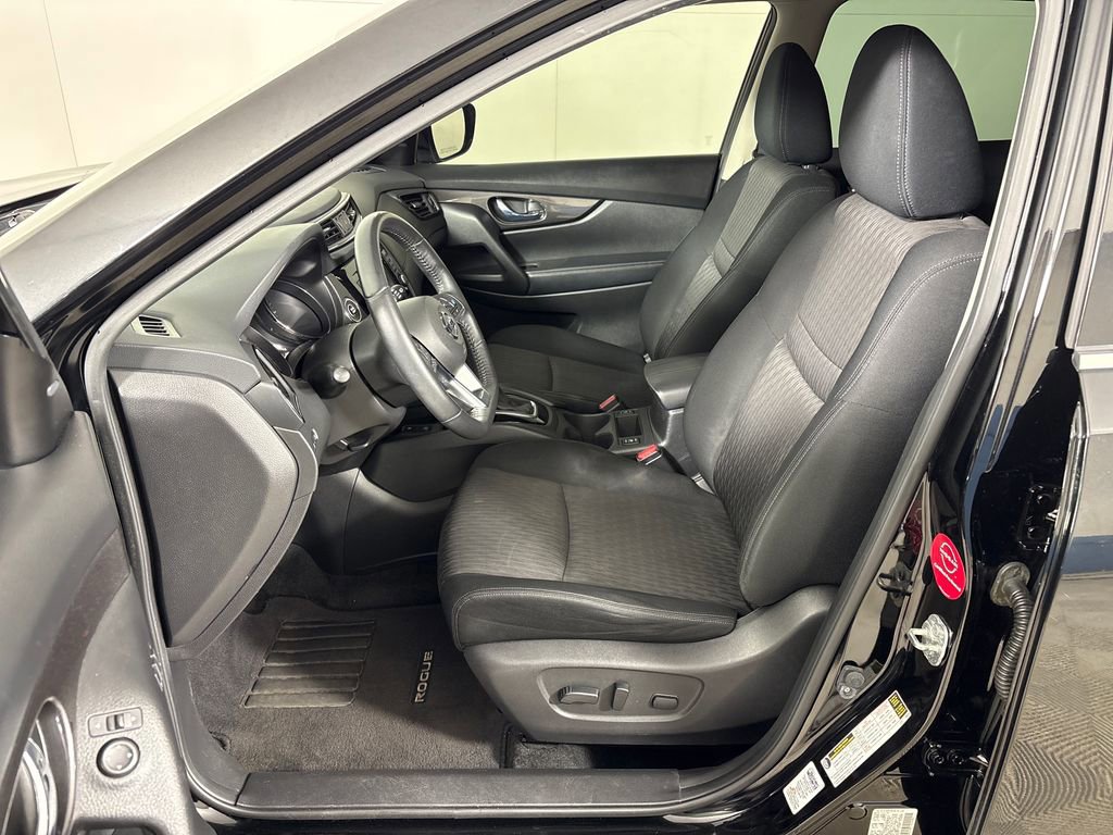 Used 2019 Nissan Rogue SV w/ Premium Package image 30