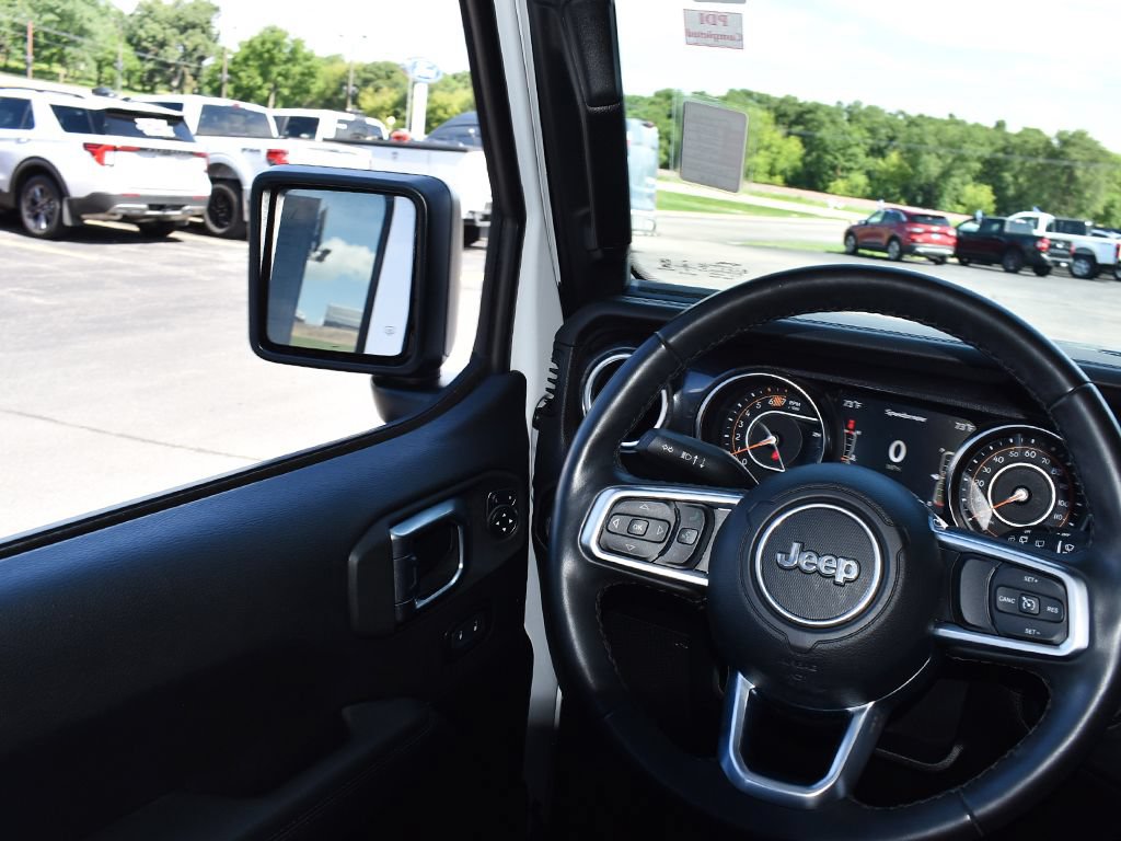 Used 2020 Jeep Wrangler Unlimited Sahara AWD/4WD image 19