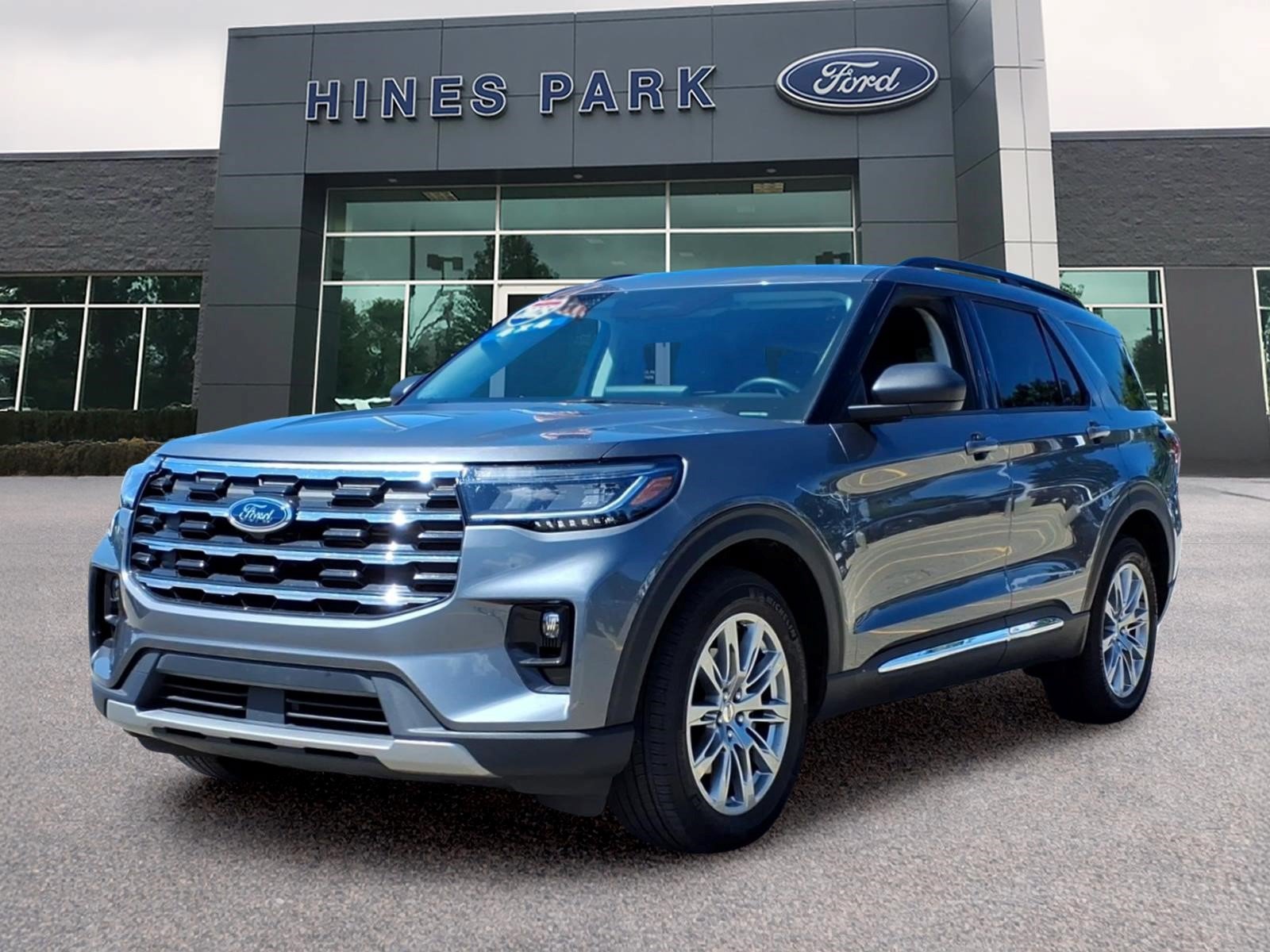 Certified 2025 Ford Explorer Active w/ Active Comfort Package AWD/4WD image 3