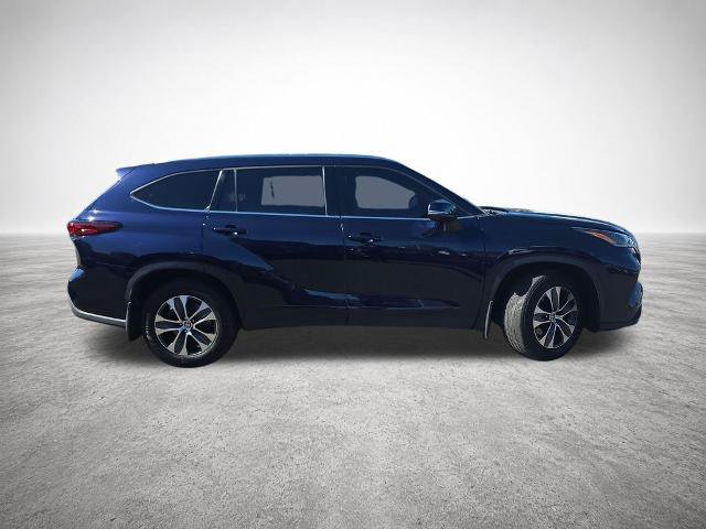Used 2021 Toyota Highlander XLE AWD/4WD image 9