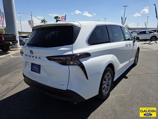 Used 2025 Toyota Sienna LE FWD image 7