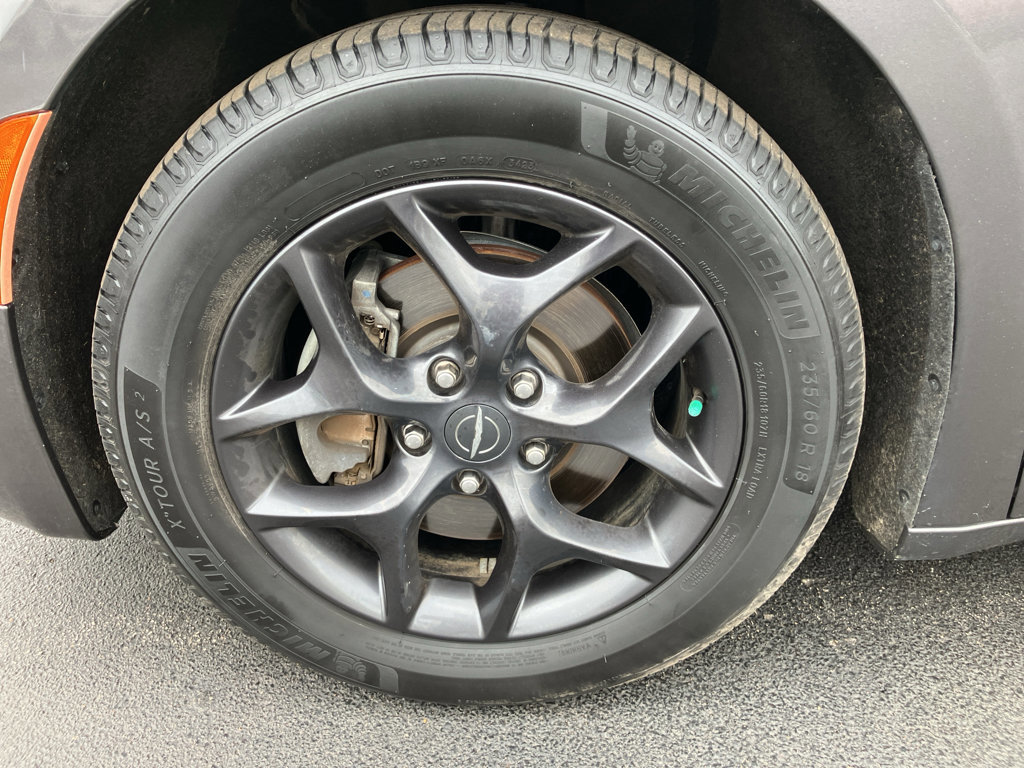 Used 2020 Chrysler Pacifica Touring-L Plus image 14