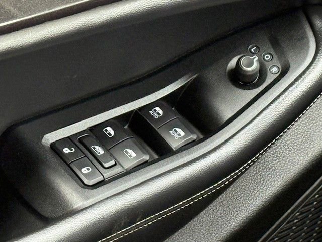Used 2023 Jeep Grand Cherokee Altitude AWD/4WD image 32
