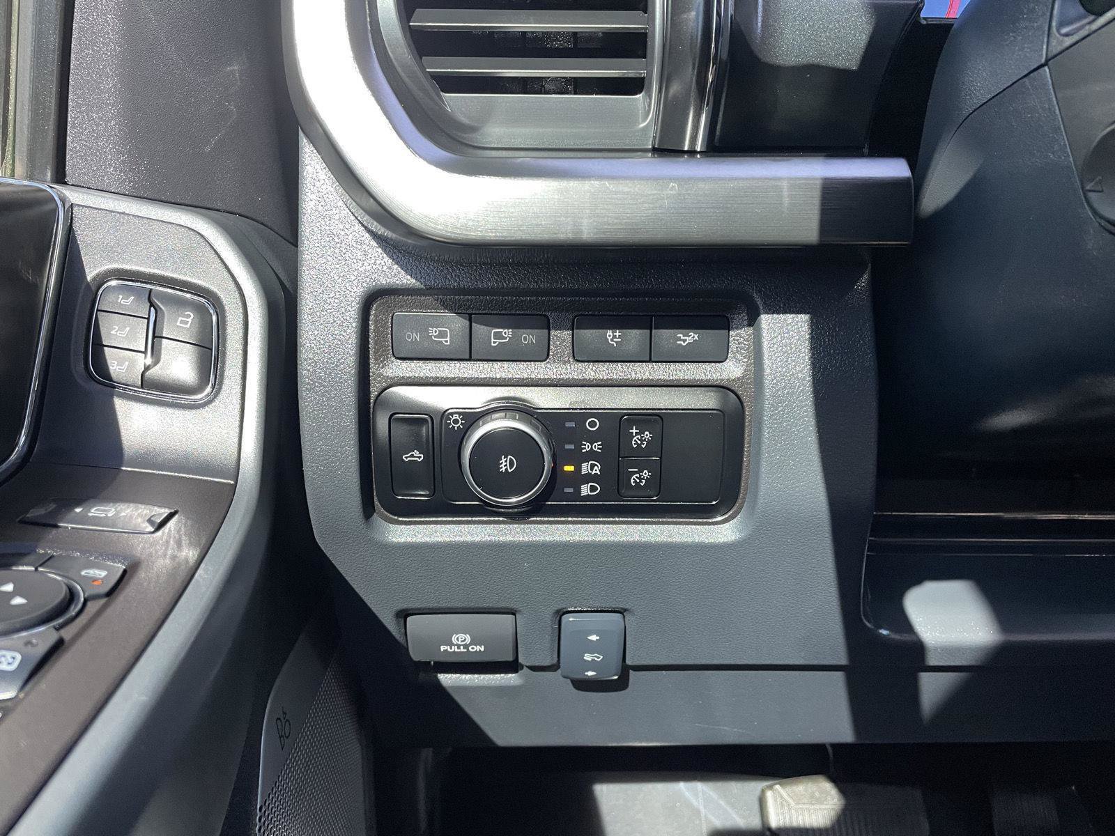 Certified 2024 Ford F250 Lariat w/ Lariat Ultimate Package AWD/4WD image 15