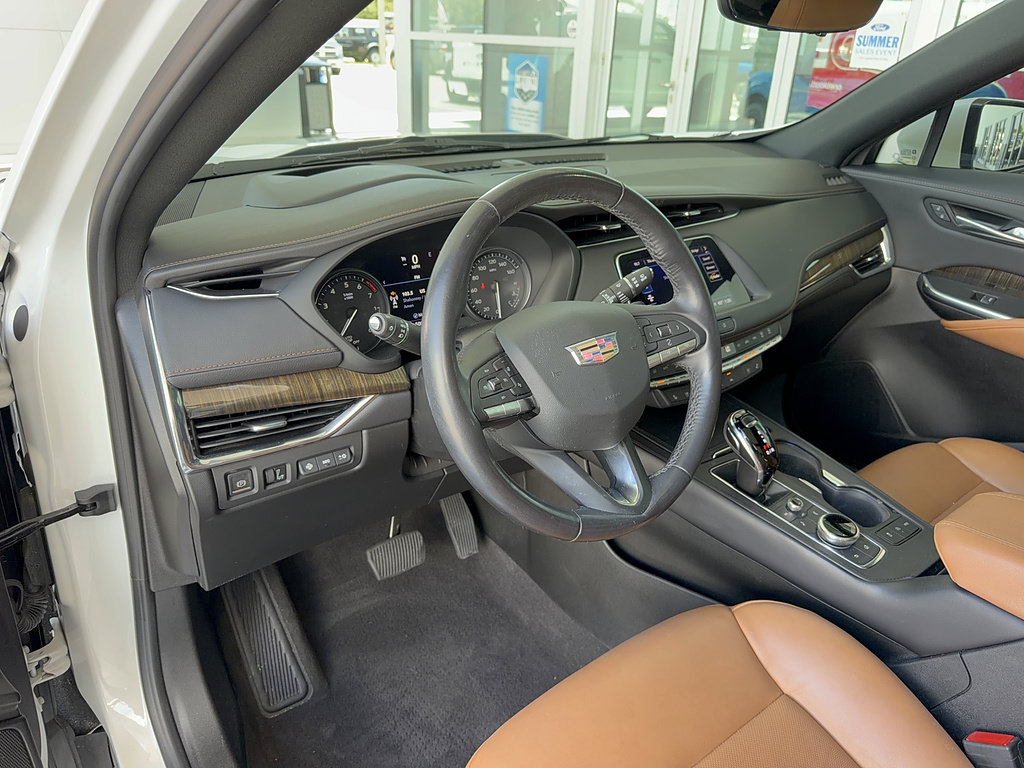 Used 2023 Cadillac XT4 Premium Luxury w/ Technology Package FWD image 10