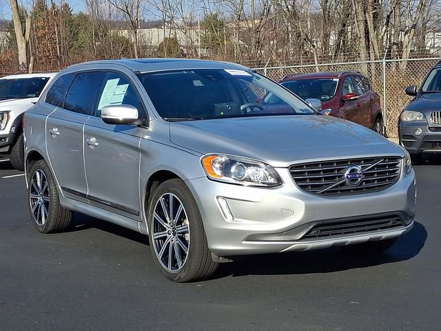Used 2017 Volvo XC60 T6 Inscription w/ Climate Package image 2