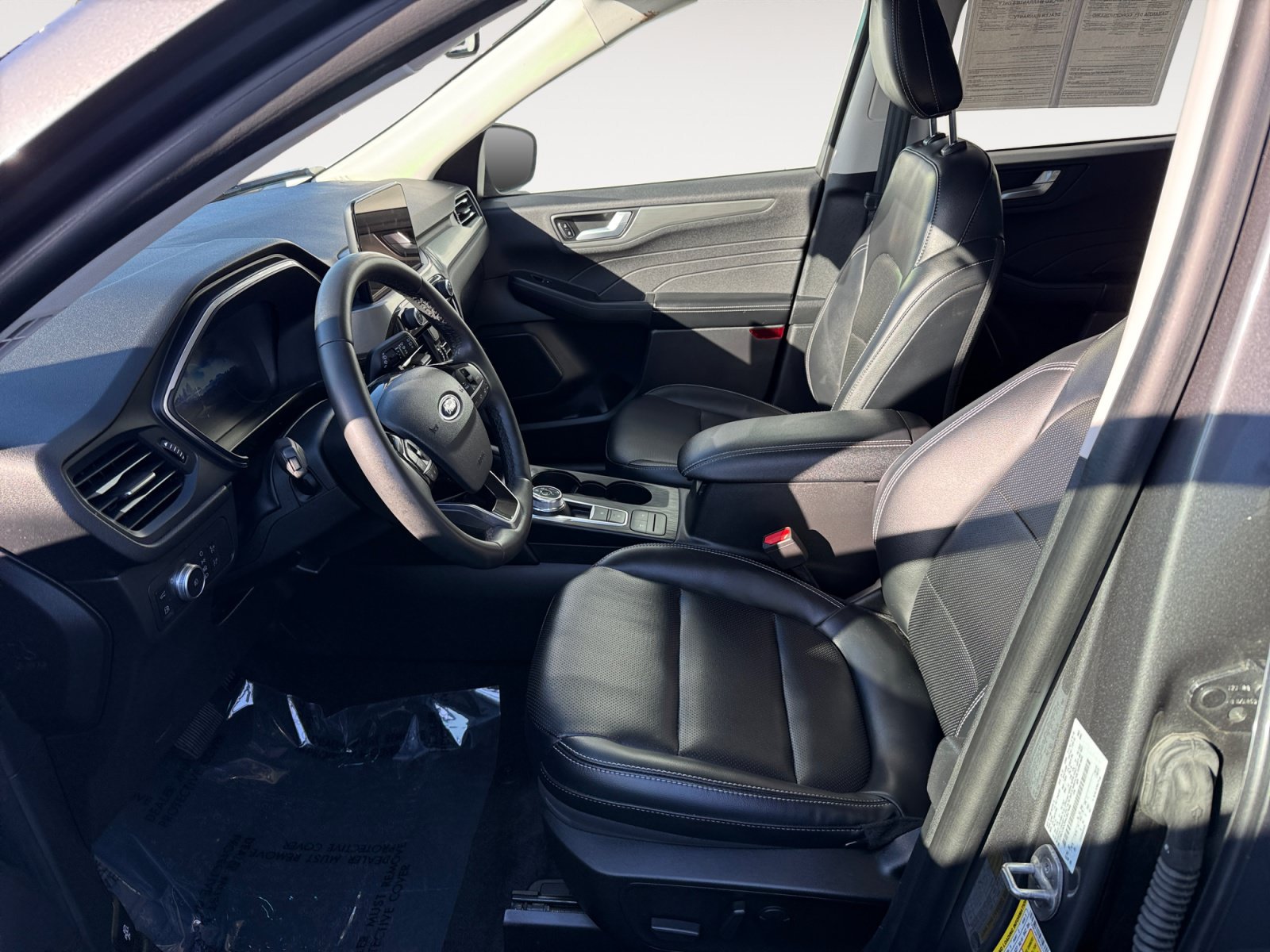 Certified 2022 Ford Escape Titanium AWD/4WD image 10