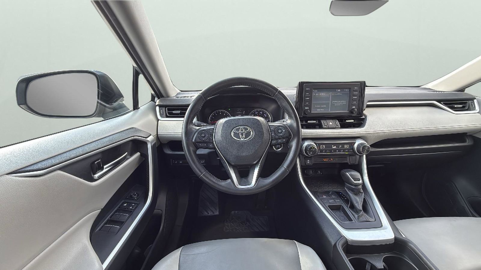 Used 2019 Toyota RAV4 XLE Premium image 12