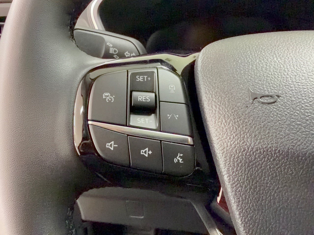 Certified 2025 Ford Escape Platinum AWD/4WD image 18