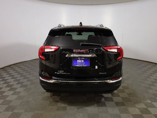 Used 2024 GMC Terrain Denali w/ Denali Premium Package AWD/4WD image 6