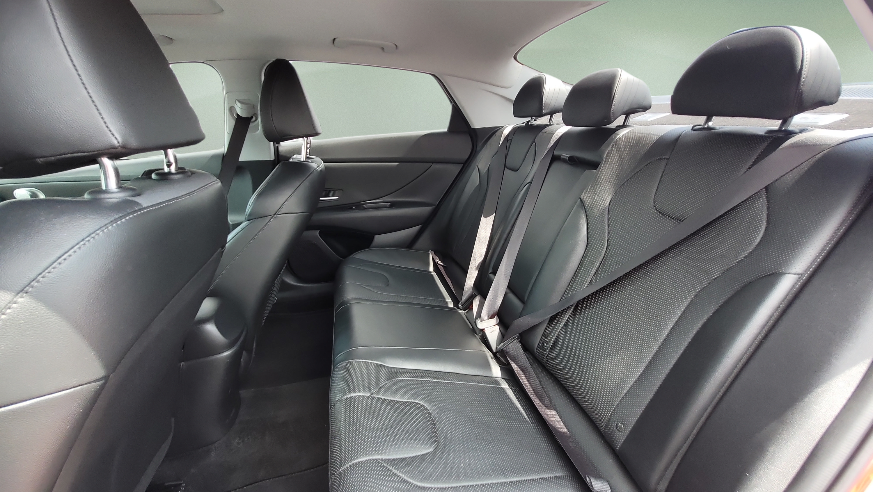 Used 2022 Hyundai Elantra Limited w/ Cargo Package FWD image 16