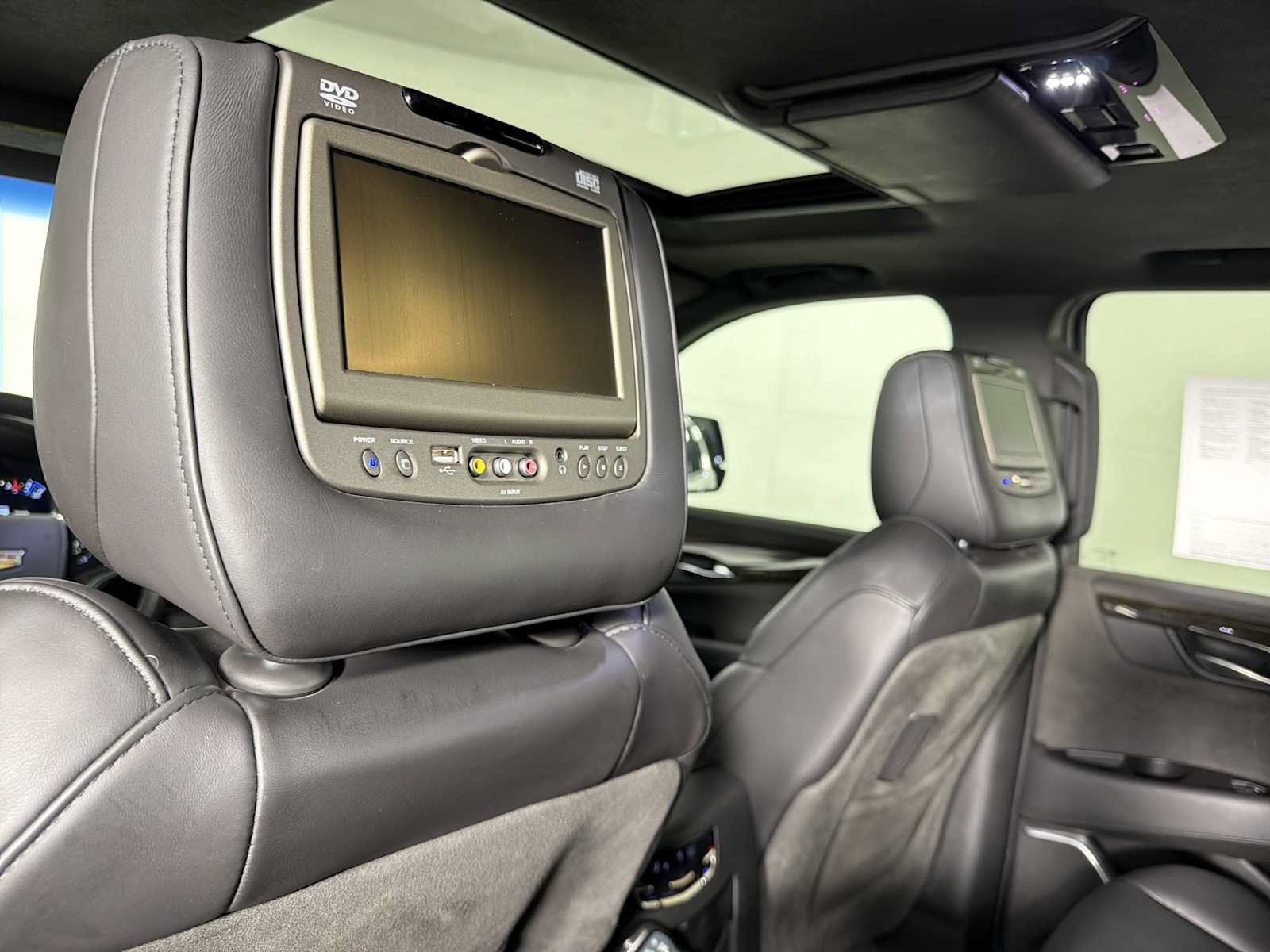 Used 2019 Cadillac Escalade Platinum AWD/4WD image 25