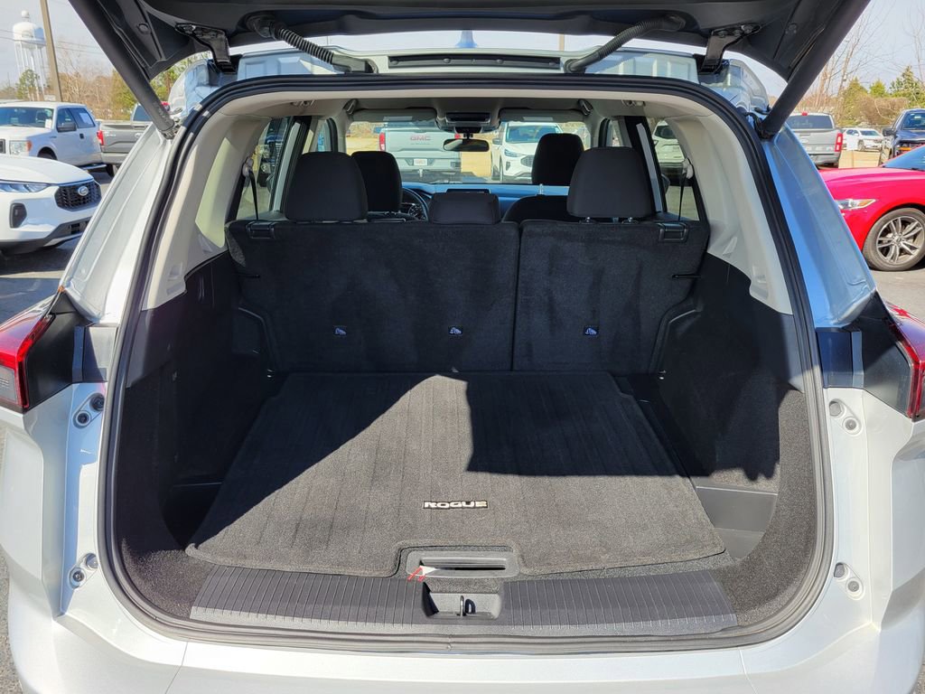Used 2025 Nissan Rogue SV image 12