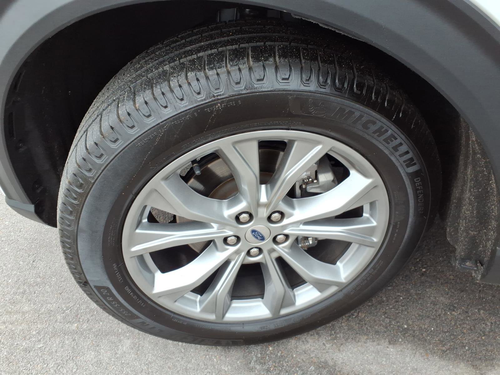 Certified 2023 Ford Explorer XLT w/ Equipment Group 202A image 9