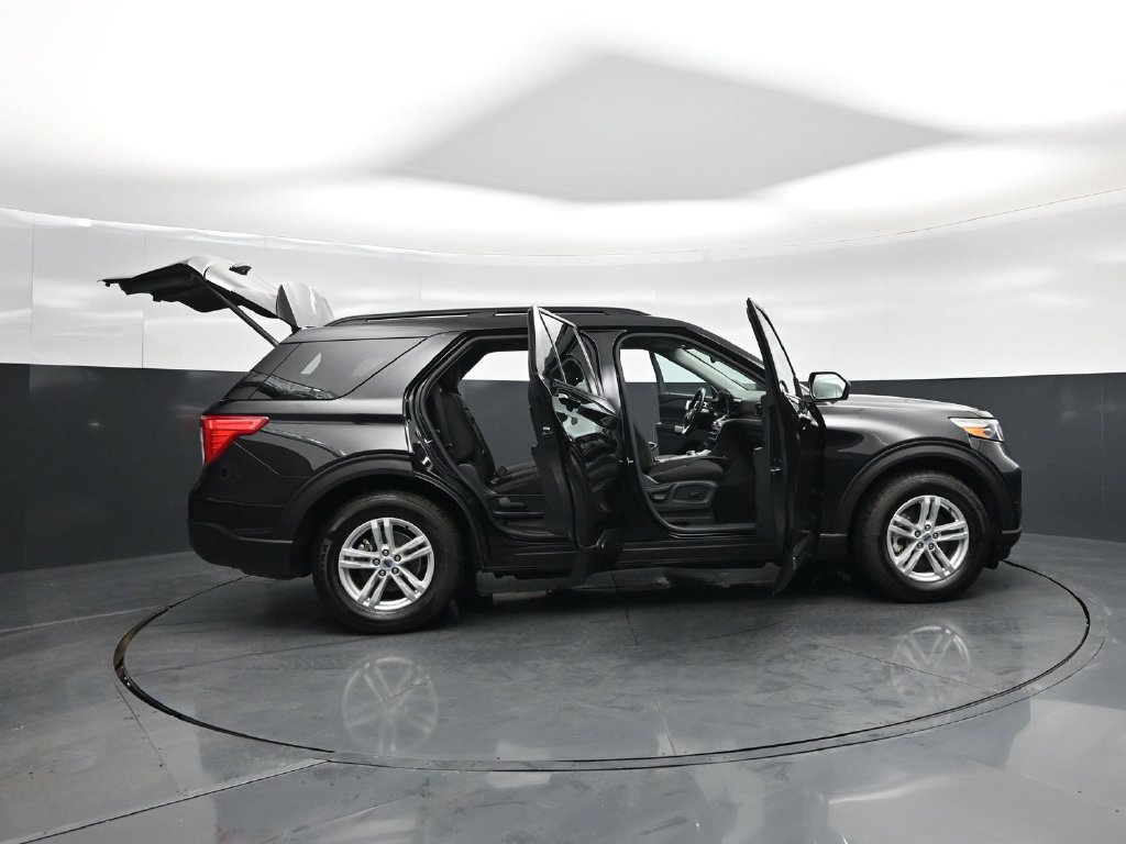 Certified 2024 Ford Explorer XLT RWD image 5