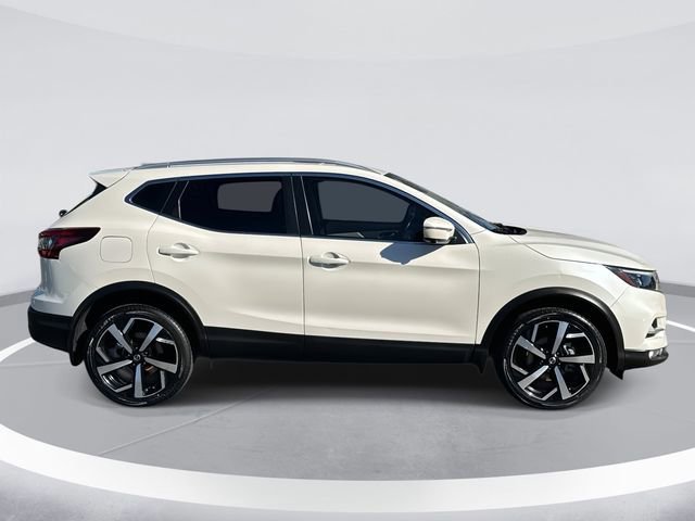 Used 2020 Nissan Rogue Sport SL w/ Premium Package image 2