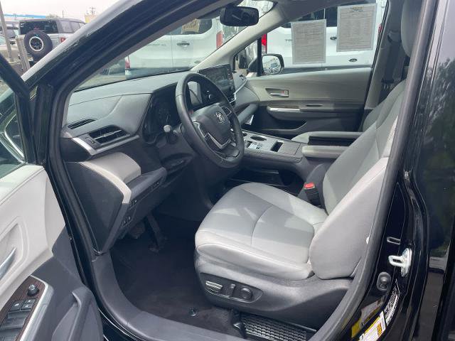 Used 2023 Toyota Sienna XLE image 11