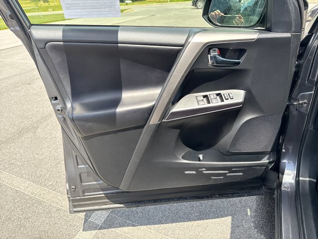 Used 2018 Toyota RAV4 XLE w/ Plus Extra Value Package AWD/4WD image 22