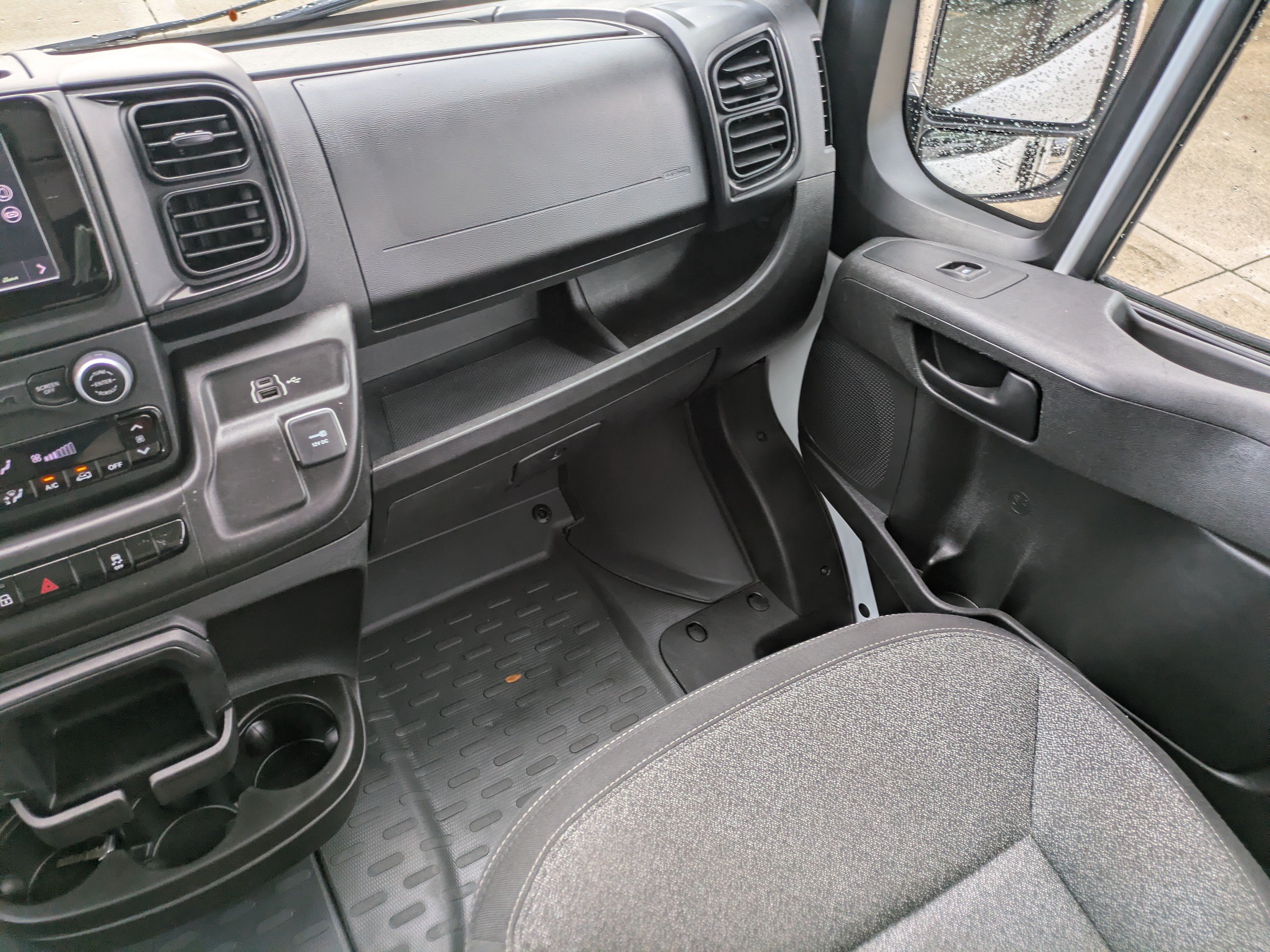 Used 2024 RAM ProMaster 2500 w/ Convenience Group FWD image 17