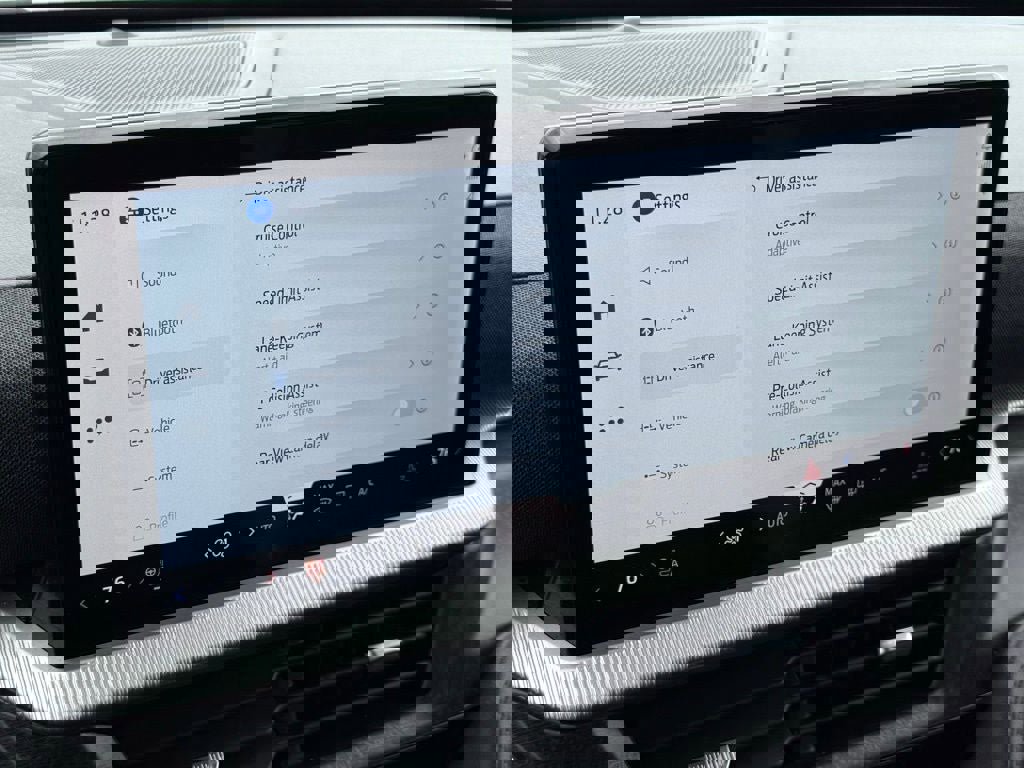 Certified 2025 Ford Explorer Platinum image 33