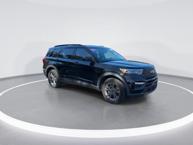 Certified 2022 Ford Explorer XLT w/ Equipment Group 202A AWD/4WD image 1