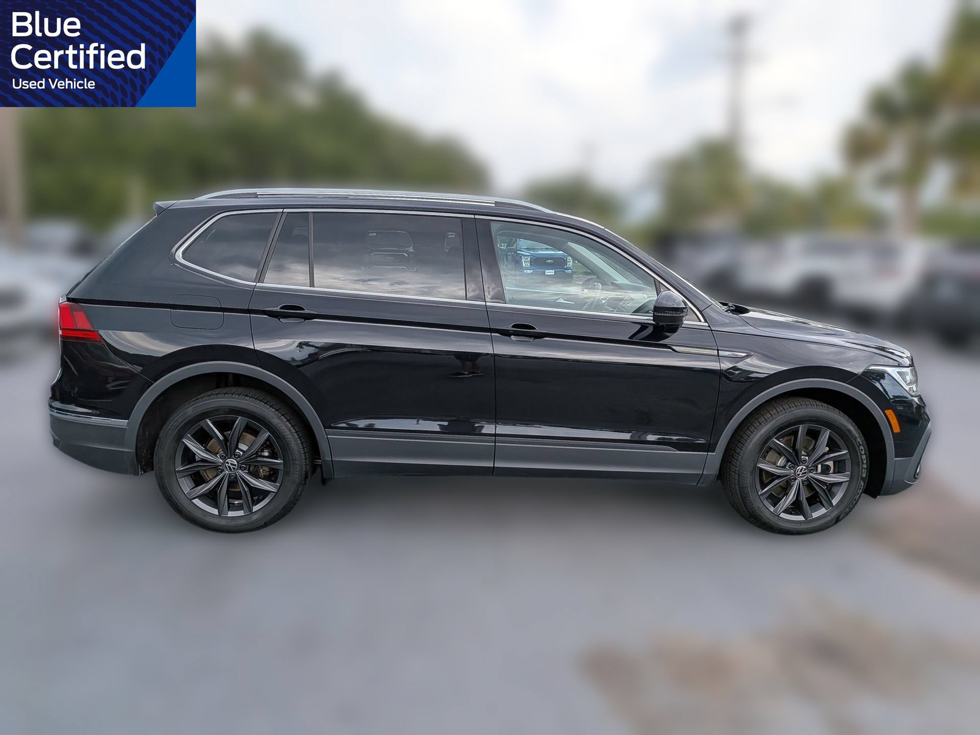 Used 2024 Volkswagen Tiguan SE FWD image 3